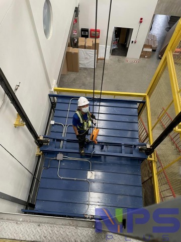 เปลี่ยนสลิงลิฟต์โรงงาน พร้อมย้ายชุดตู้คอนโทรล